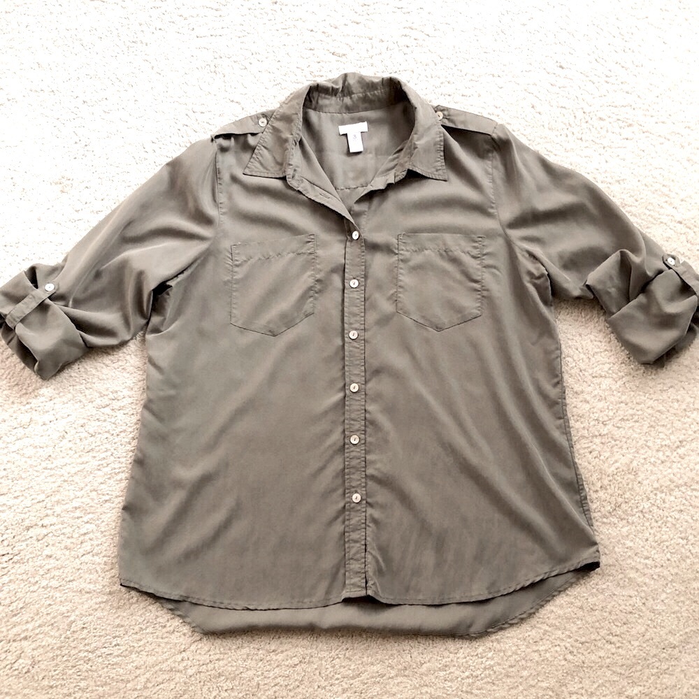 Chico’s khaki/olive long-sleeve shirt with epaulettes and front patch pockets - Picture 12 of 16